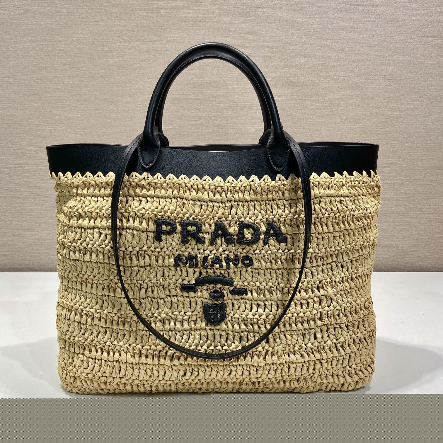 Pra*a shopping bags